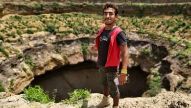 لحظة النهاية.. مصرع المغامر اليمني القعقاع عنتر بعد سقوطه في فوهة حرضة دمت 2