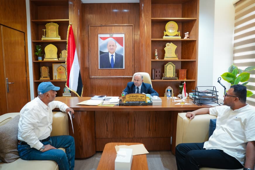 الخنبشي يؤكد دعم تحسين الخدمات الصحية والنظافة بساحل حضرموت وتطوير أداء المؤسسات الخدمية 1