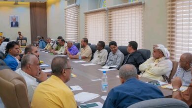 محافظ أبين يترأس اجتماعًا موسعًا للمكتب التنفيذي والهيئة الإدارية ومديري المديريات ويتخذ إجراءات لتعزيز الأداء 3