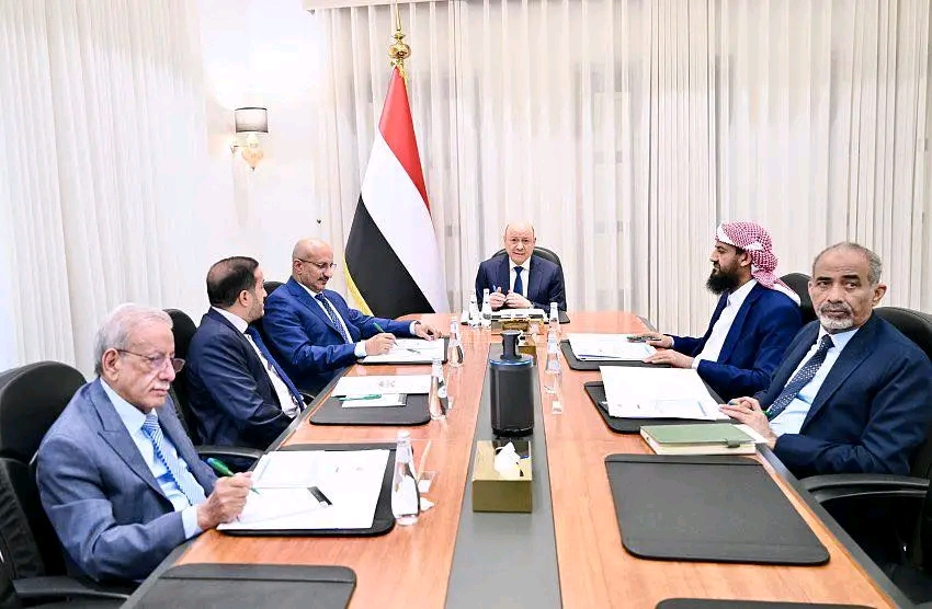 مجلس القيادة الرئاسي يستعرض مستجدات الأوضاع ويشدد على تسريع الإصلاحات وحماية المكتسبات الوطنية 1