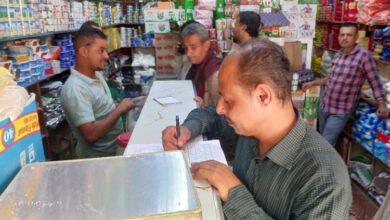 حملة رقابية في تعز تضبط مواد غذائية تالفة ومخالفات سعرية في الأسواق 2