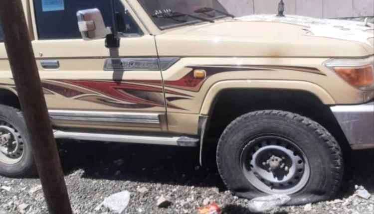 انفجار يهز المنطقة.. استهداف سيارة شيخ قبلي بعبوة ناسفة 1