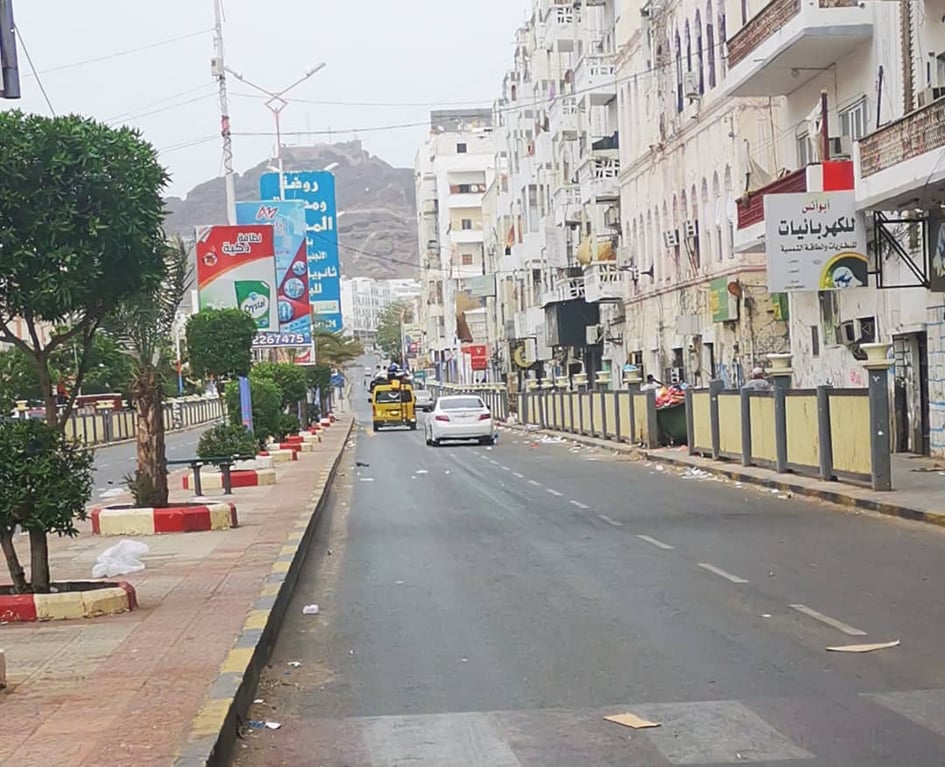 عدن تحت لهيب الشمس.. تراجع غير مسبوق في الحركة بسبب موجة حر شديدة 1
