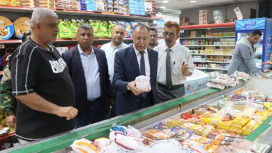 وزير الصناعة والتجارة يؤكد على الانضباط الوظيفي ومكافحة الفساد وينفذ نزولا ميدانيًا على المراكز التجارية بعدن 2