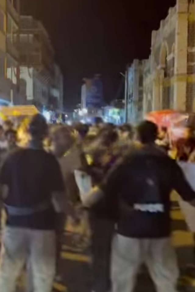 غضب شعبي يتصاعد في كريتر.. محتجون يخرجون إلى الشوارع للمطالبة بالخدمات 1