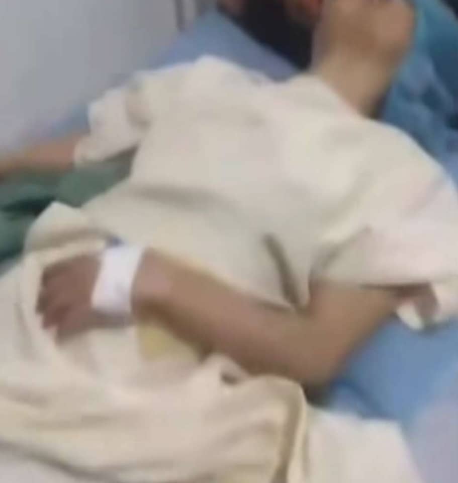 اتهامات بالإهمال الطبي.. فتاة تدخل المستشفى على قدميها وتخرج مصابة بالشلل 1