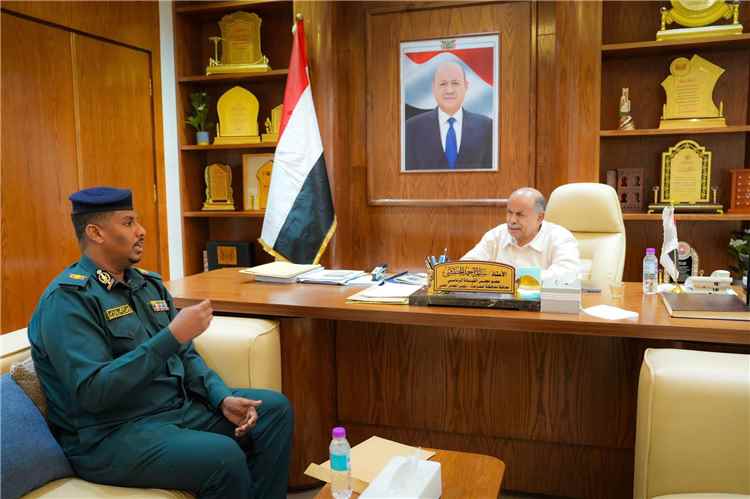 الخنبشي يشيد بجهود مكافحة المخدرات بساحل حضرموت ويؤكد دعم تعزيز قدرات الإدارة 1