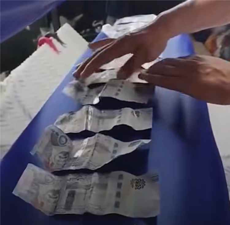 عثر على 6 آلاف ريال داخل ملابس زبون.. أمانة عامل يمني في السعودية تثير إعجاب الجميع 1