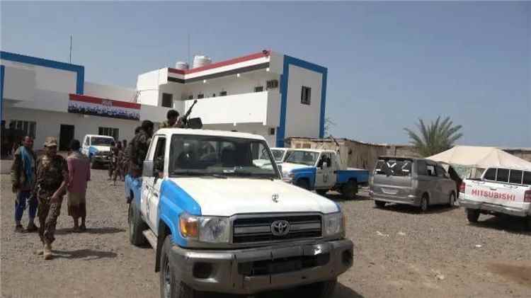 الأجهزة الأمنية بالساحل الغربي تضبط مطلوباً في قضية قتل بتعز وتودعه السجن لاستكمال الإجراءات 1