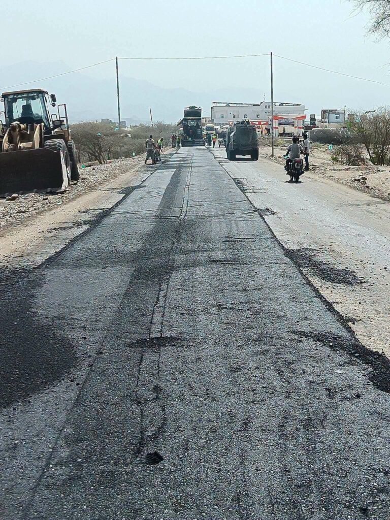 حبيل جبر تشهد أعمال سفلتة للشارع العام وسط ارتياح واسع من الأهالي