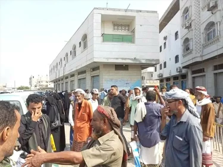معاناة تتفاقم.. المبعدون المدنيون يطالبون بصرف مرتباتهم المتأخرة وإنهاء سنوات من الإهمال 1