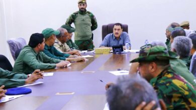 مدير أمن عدن يعقد اجتماعاً موسعاً بقيادات الشرطة ويؤكد تنفيذ قرارات اللجنة الأمنية بحزم 3