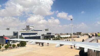 في ظل متابعة محافظ المهرة .. تواصل الرحلات الجوية الأسبوعية عبر مطار الغيضة بعد توفير وقود الطائرات 5