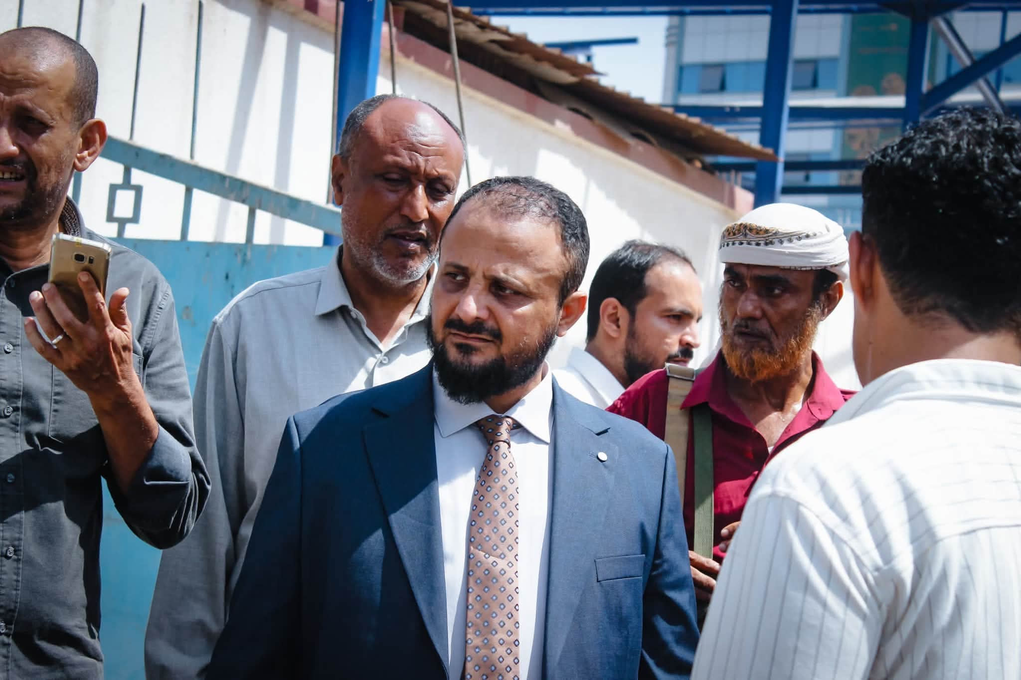 اليزيدي يتفقد المضخة المركزية للصرف الصحي بالمنصورة ويؤكد الجاهزية لمواجهة أي طارئ 1