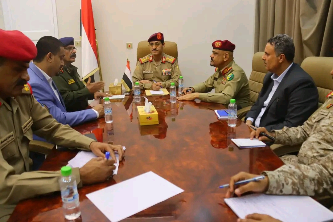 وزير الدفاع يترأس اجتماعا للجنة الأمنية العليا في عدن 1