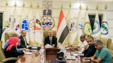 وزارة النقل والسلطة المحلية بشبوة تناقشان استكمال إجراءات اعتماد مشروع ميناء قنا 3