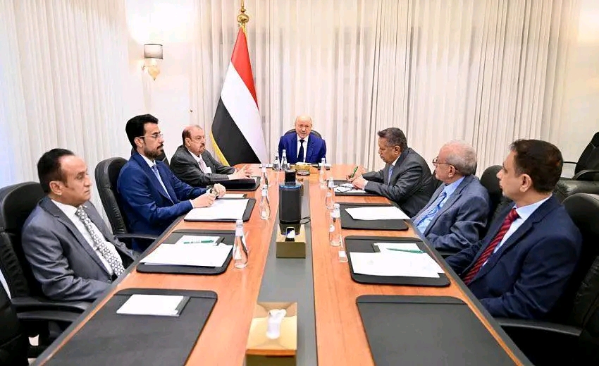 رئيس مجلس القيادة: الدولة ماضية في برنامج الإصلاحات والردع الحازم للتصعيد الحوثي 1