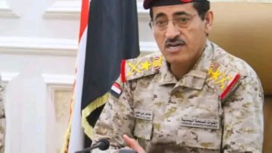 وزير الدفاع: سنقوم بالتصدي والتعامل مع الطيران المعادي المنتهك للأجواء اليمنية بجميع الوسائل المتاحة 4