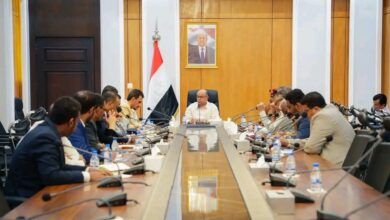 الخنبشي يترأس اجتماعاً موسعاً ويؤكد رفع الجاهزية لمواجهة التهديدات ودعم جهود استعادة الدولة 7