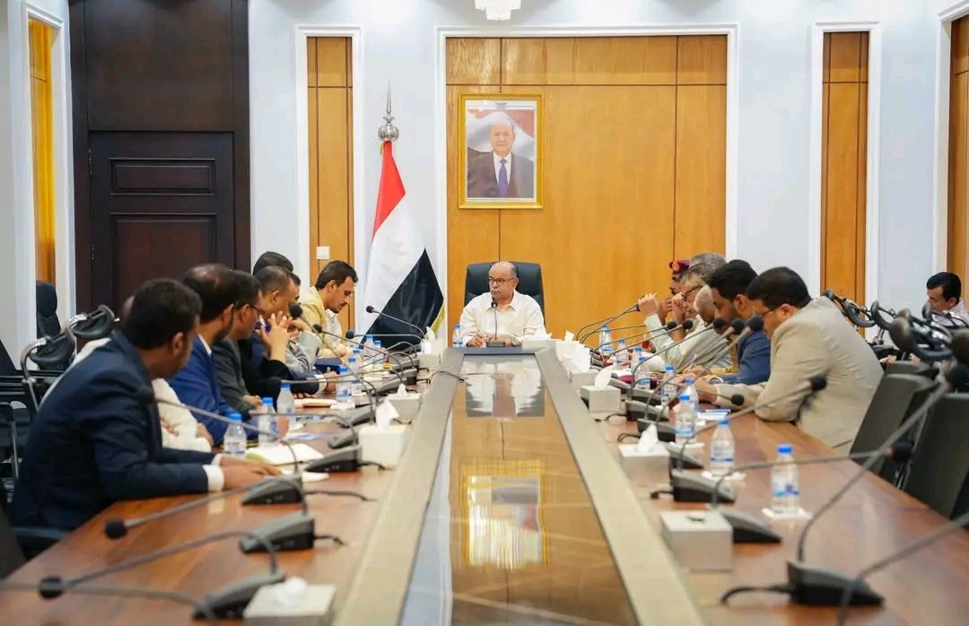 الخنبشي يترأس اجتماعاً موسعاً ويؤكد رفع الجاهزية لمواجهة التهديدات ودعم جهود استعادة الدولة 1