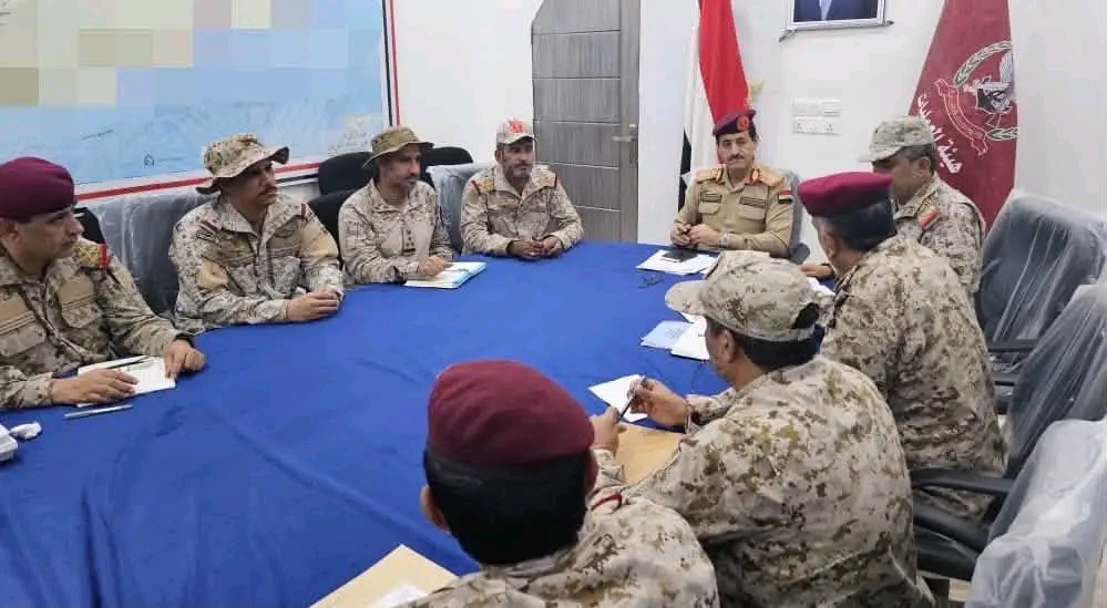 وزير الدفاع يترأس اجتماعا عسكريا للوقوف على تطورات الأوضاع الميدانية 1
