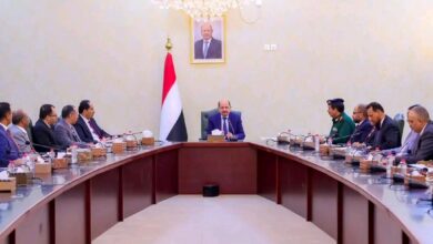 رئيس الوزراء يترأس في عدن اجتماع حكومي لمراجعة مستجدات الأوضاع وخطط الاستجابة للتعامل مع التطورات 4