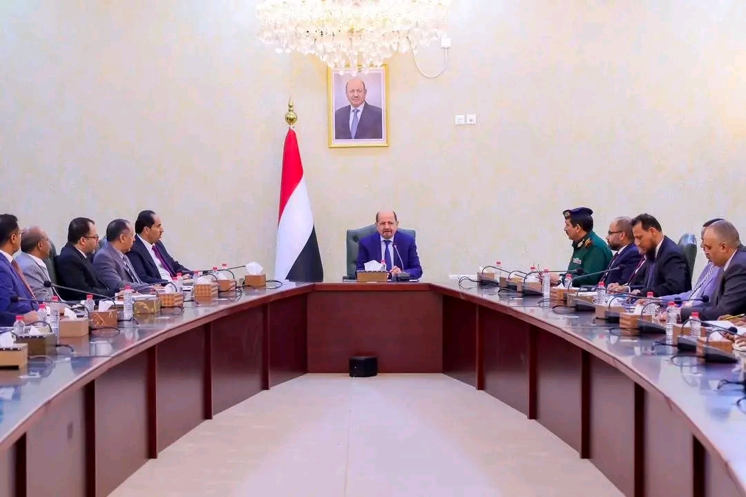 رئيس الوزراء يترأس في عدن اجتماع حكومي لمراجعة مستجدات الأوضاع وخطط الاستجابة للتعامل مع التطورات 1
