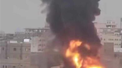 حريق يطال مصنع "سنو كريم" في المنصورة بعدن.. والدفاع المدني يتدخل للسيطرة عليه 3