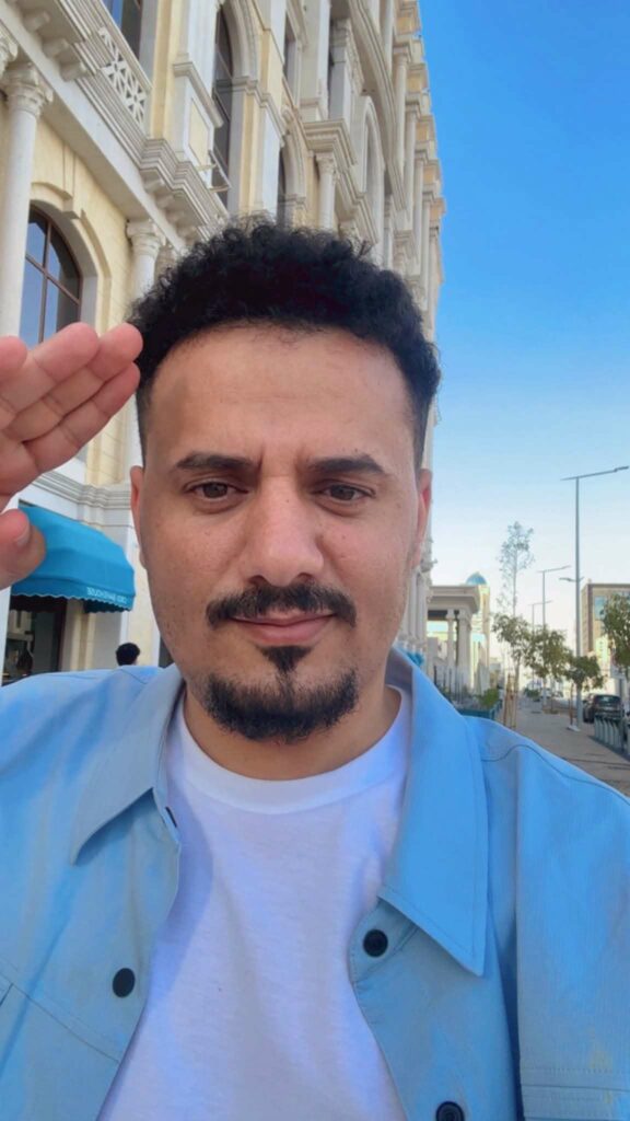 أول ظهور لأحمد الجيشي من الرياض بعد حملة الهجوم بسبب فيديو “جاوع”