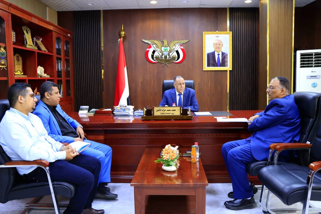 وزير الصناعة والتجارة ورئيس مصلحة الجمارك يبحثان تعزيز التنسيق لتيسير التجارة وحماية الأسواق ودعم القطاع الخاص 1