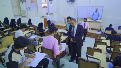 رئيس جامعة عدن يتفقد امتحانات العلوم الإدارية ويؤكد: الجودة تصنع مستقبل الخريجين 2