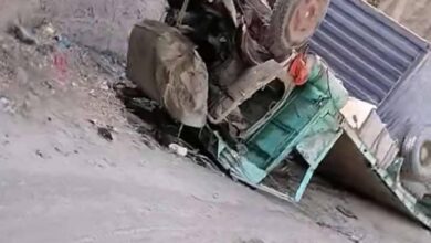 حادث مروع ينتهي بفاجعة.. وفاة سائق شاحنة بعد محاولات لإنقاذه 3