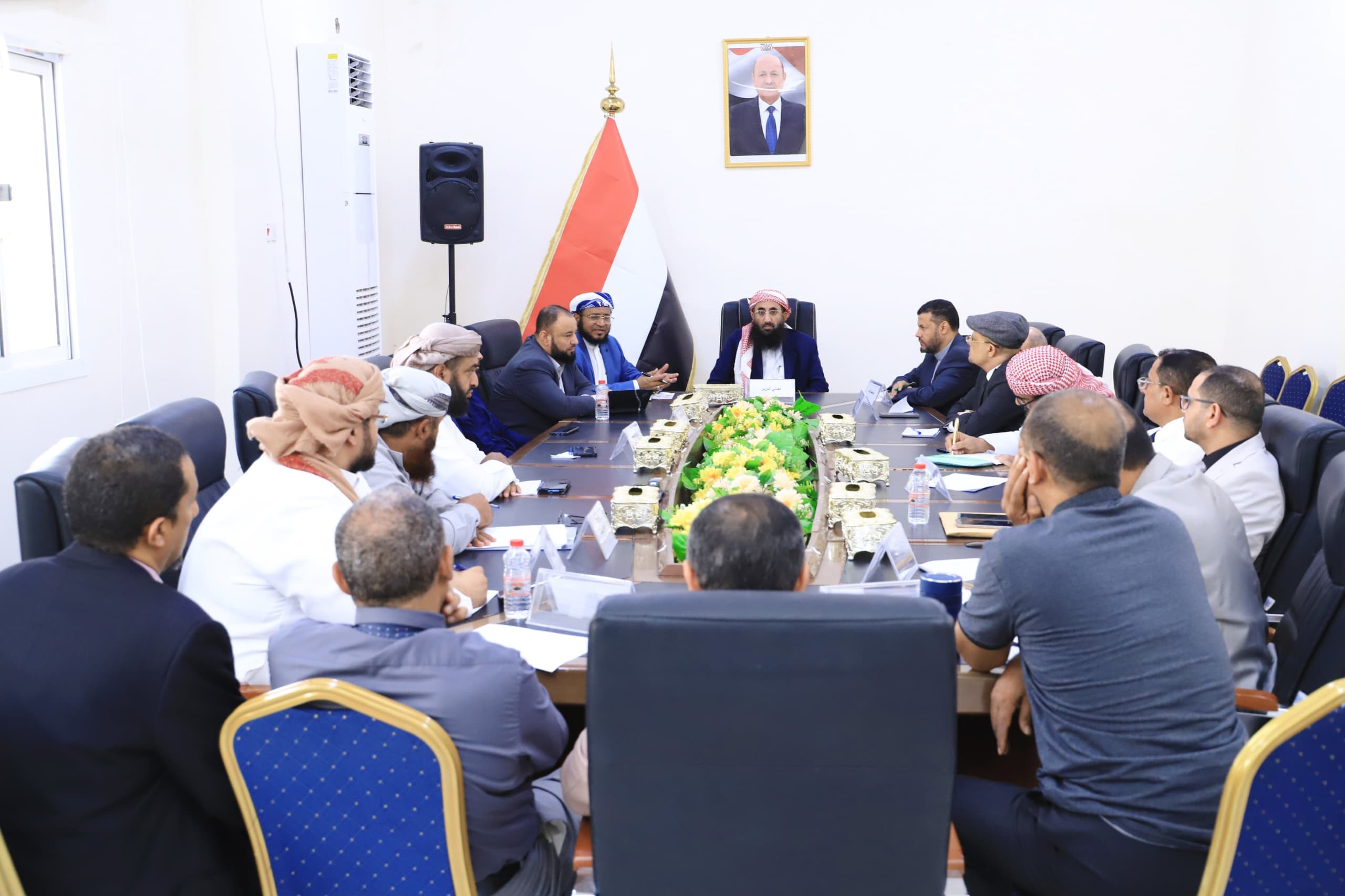 وزير الأوقاف والإرشاد يترأس اجتماع مجلس الوزارة ويؤكد أهمية مساندة معركة استعادة الدولة 1