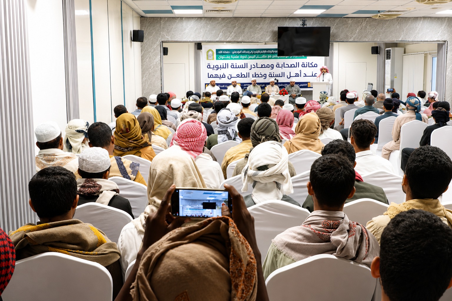 برنامج التواصل مع علماء اليمن ينظم ندوة علمية في حضرموت المكلا حول مكانة الصحابة ومصادر السنة النبوية 1