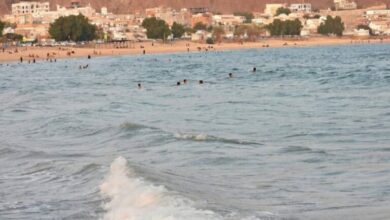 مأساة بحرية تهز البريقة.. وفاة أب غرقًا وصيادان ينقذان أطفاله الأربعة 5