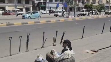 لقمة العيش لا تعرف العمر.. مسن ينتظر عملاً تحت حرارة الشمس في عدن 4