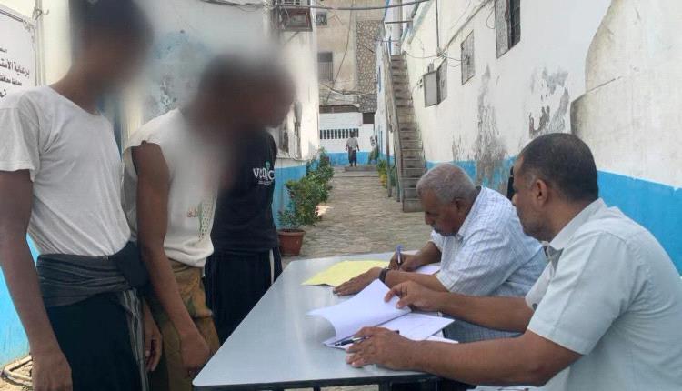 وكيل نيابة شرق المكلا يتفقد أوضاع المحتجزين في حجز الأمن 1