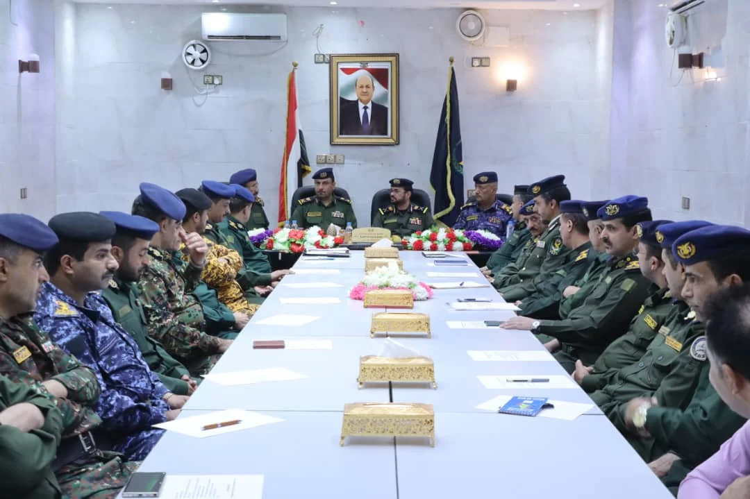 وكيل أول وزارة الداخلية يترأس اجتماعاً موسعاً يشدد على أهمية اليقظة وتعزيز الجاهزية الأمنية 1