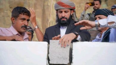 بتمويل من السلطة المحلية.. محافظ أبين يضع حجر الأساس لمشروع إنشاء عبارات تصريف مياه الأمطار على طريق وطن – ضبة – رُصد 3