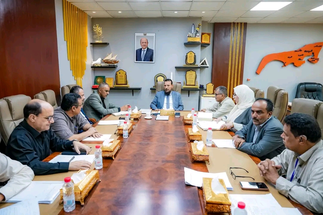 المحافظ شيخ يترأس اجتماعًا للوقوف أمام التحديات التي تواجه القطاع التربوي والتحضيرات لانطلاق العام الدراسي الجديد 1