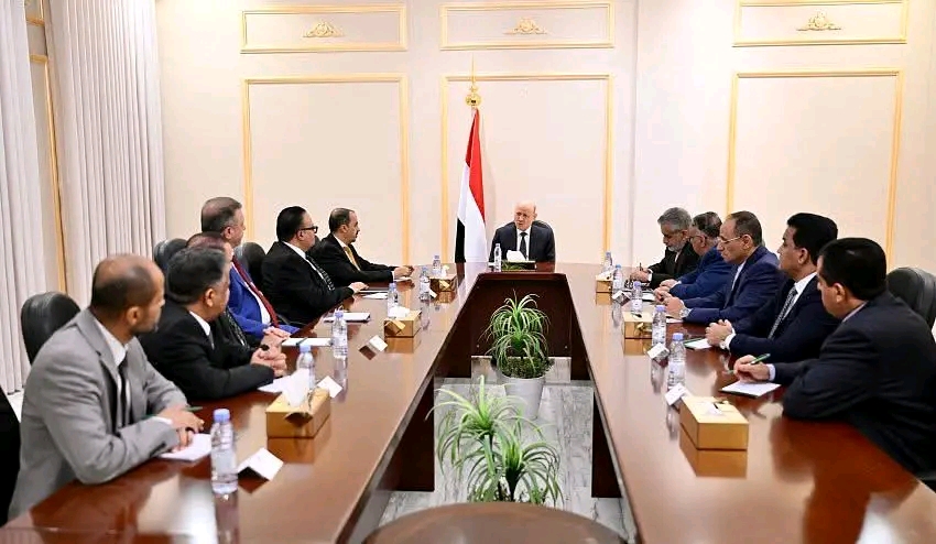 رئيس مجلس القيادة يؤكد الدور المحوري للإعلام الوطني في معركة الوعي وتفكيك السرديات المضللة 1
