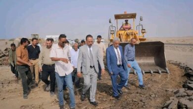 وزير الأشغال يدشن مشروع إعادة إنشاء جسر وادي بناء في محافظة أبين 2