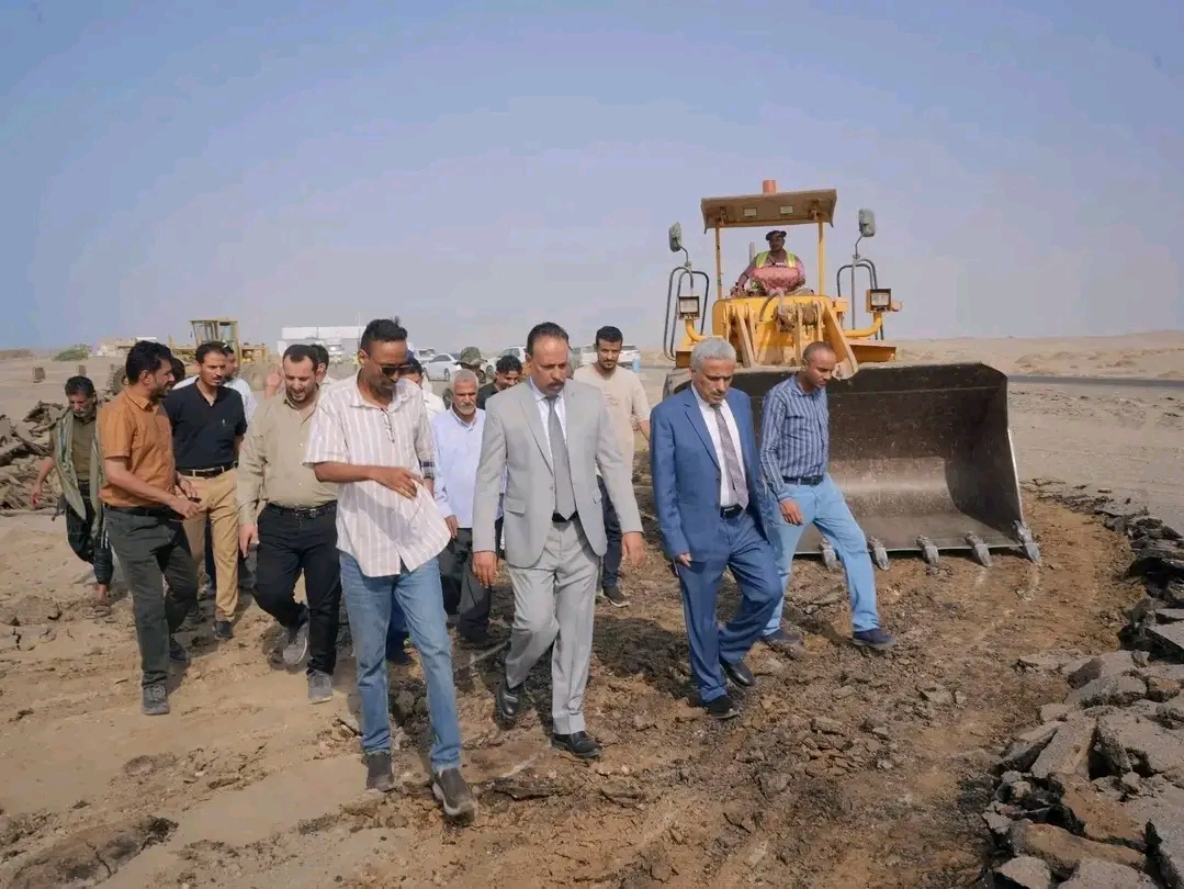 وزير الأشغال يدشن مشروع إعادة إنشاء جسر وادي بناء في محافظة أبين 1