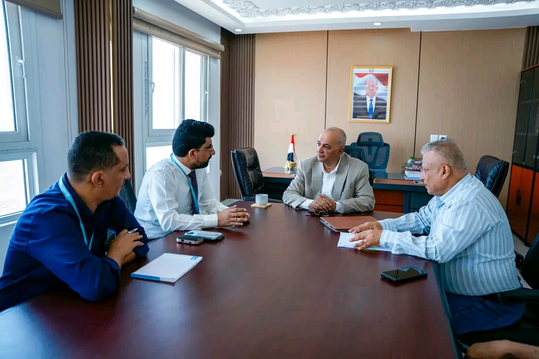 وزير المياه والبيئة يوقع اتفاقية لتنفيذ مشروع حفر بئرين وخط ناقل للمياه في مأرب 1