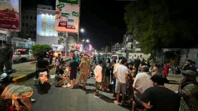 غضب شعبي في كريتر.. «ثورة الفرشان» تعود إلى شوارع عدن احتجاجاً على تدهور الخدمات 3
