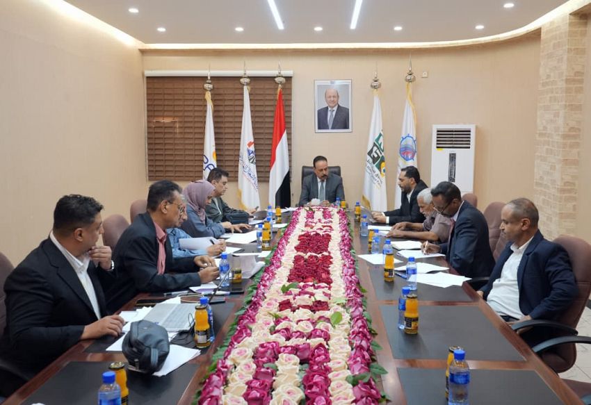اجتماع في عدن يناقش سير العمل والمشاريع التي تنفذها المؤسسة العامة للطرق والجسور 1