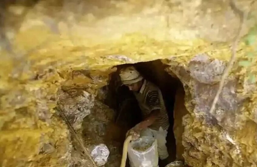 فاجعة داخل أكبر منجم للذهب.. انهيار صخري يودي بحياة عامل ويصيب آخرين 1