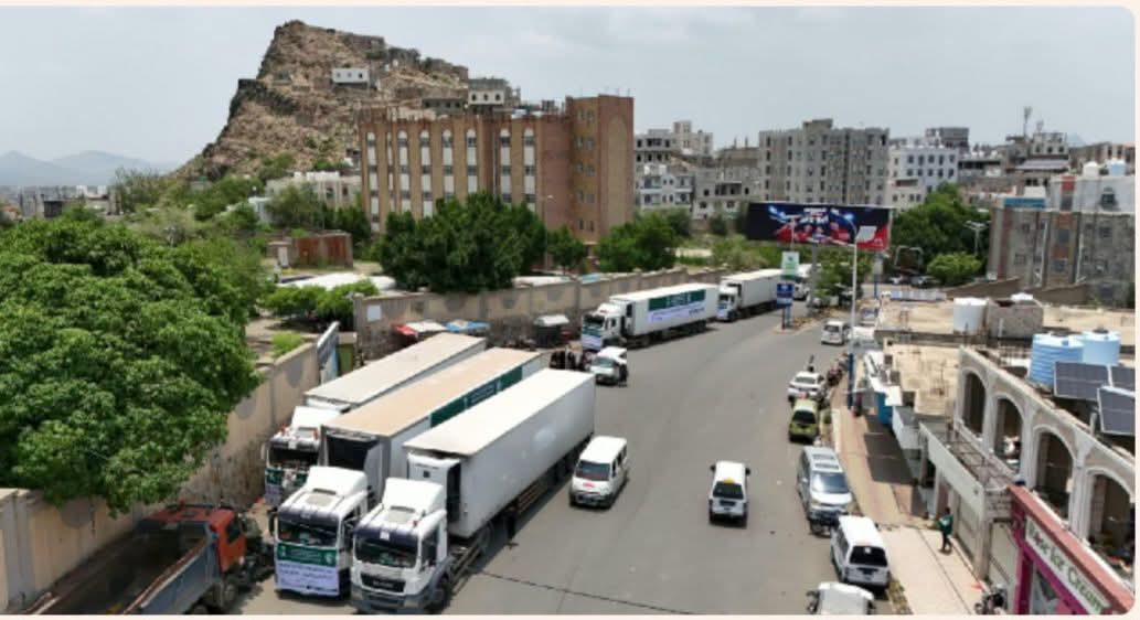 مركز الملك سلمان يقدم 6 شاحنات إغاثية جديدة لمحافظة تعز 1