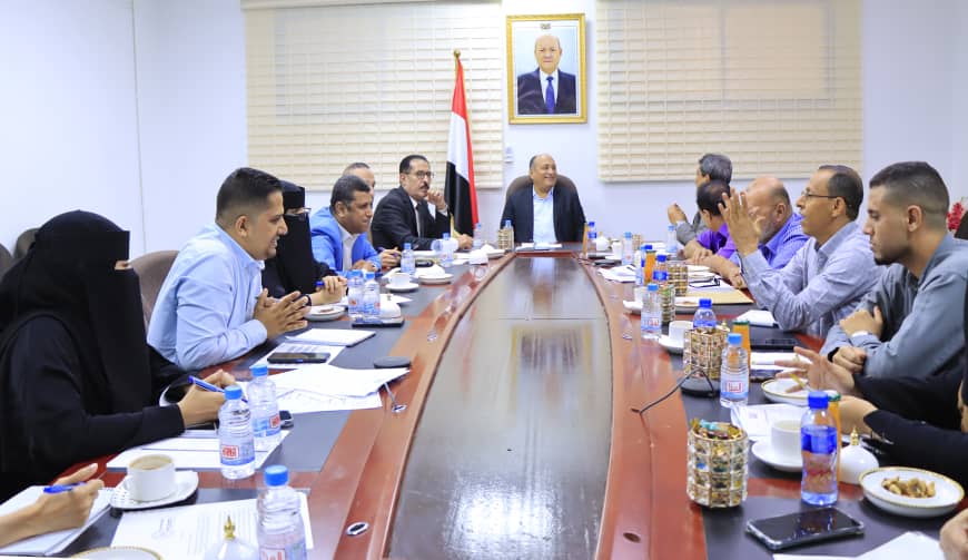 نائب وزير الصناعة والتجارة يبحث مع فريق الأمانة العامة لمجلس الوزراء تطوير الحوكمة المؤسسية وتعزيز كفاءة الرقابة واستقرار الأسواق 1