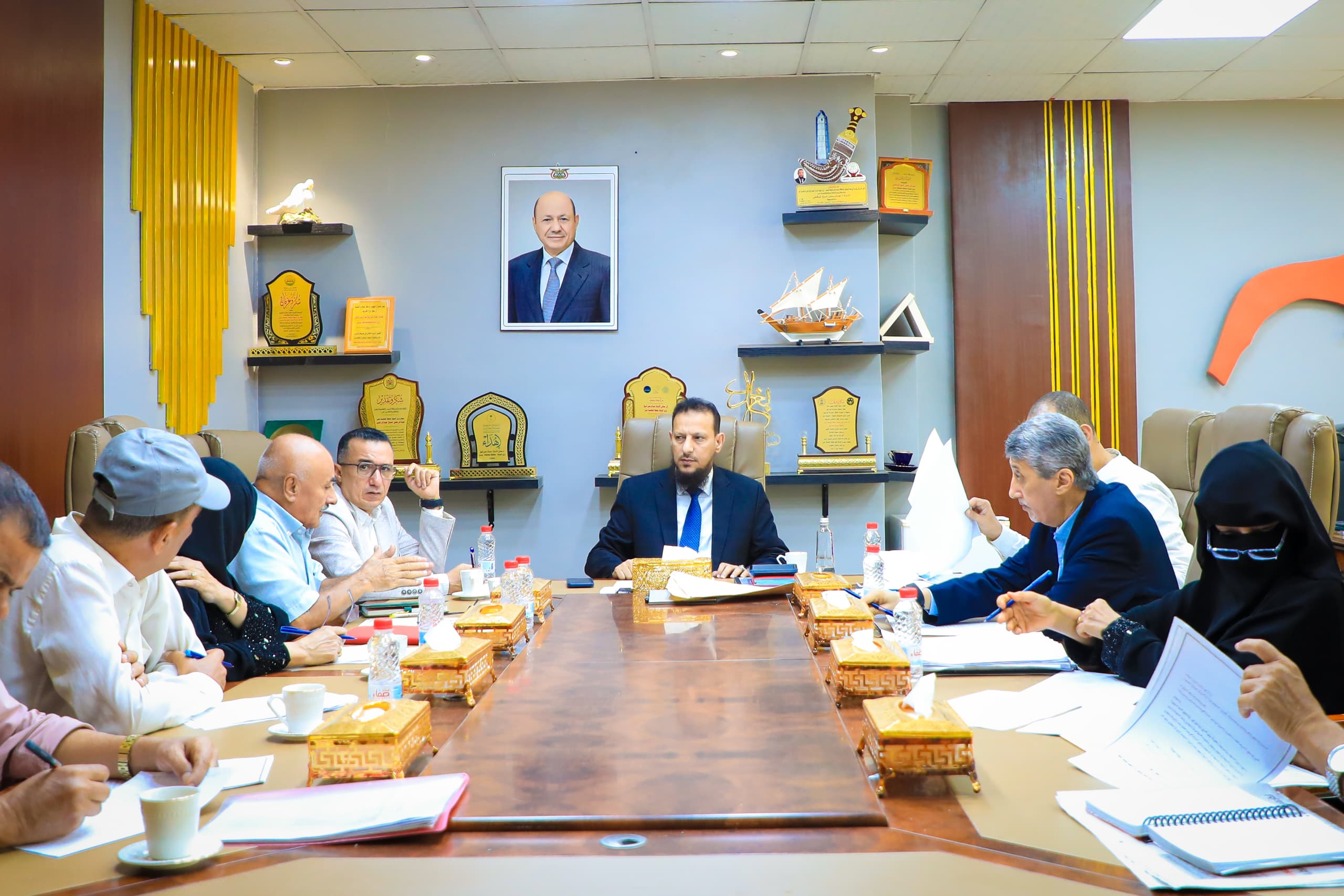 محافظ العاصمة عدن يترأس اجتماعًا لمناقشة أوضاع المياه والصحي ويقر عددا من الإجراءات لتعزيز منظومة العمل 1